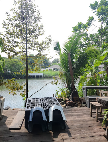 Opinii despre 33Cafe Chantaburi บ้านริมน้ำ în อำเภอเมืองจันทบุรี - การบริการอาหารและที่พัก