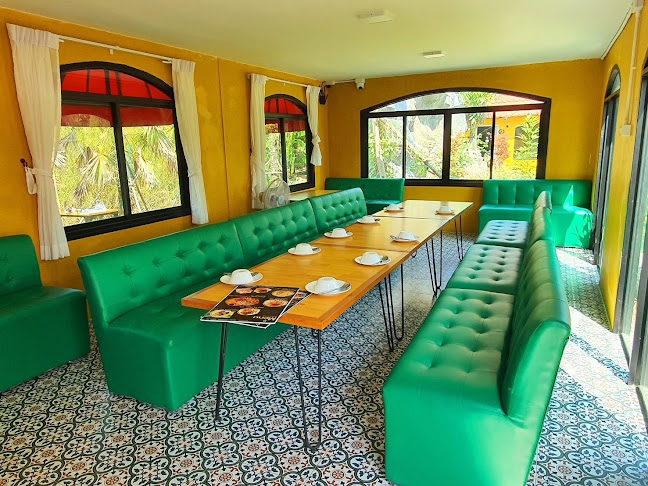 Light House Café ถนนพุทธสาคร