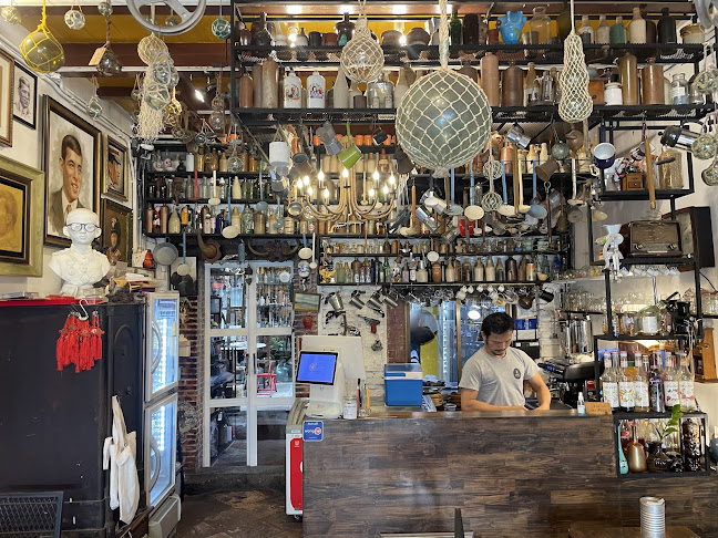 ร้านกาแฟ อ่อง เฮียบ ฮวด - การบริการอาหารและที่พัก