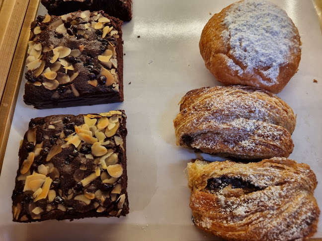 Chakwow Coffee Bakery ชักว่าว - การบริการอาหารและที่พัก