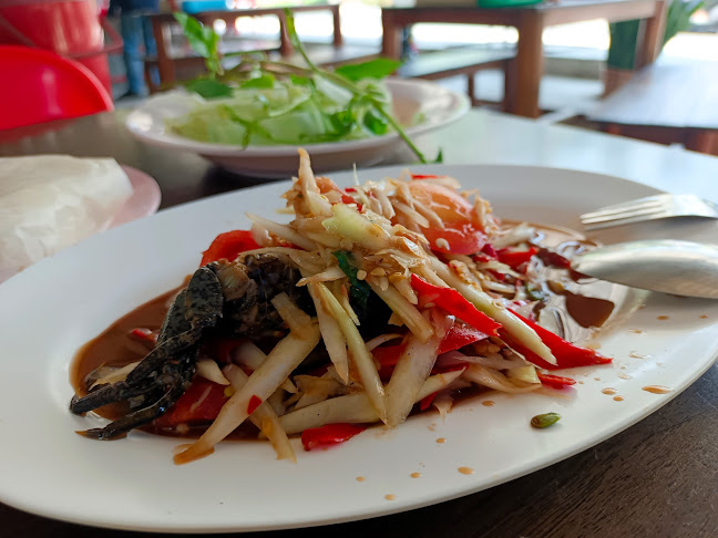 ส้มตำยกล้อ..กะตะเจ้าเก่า - การบริการอาหารและที่พัก