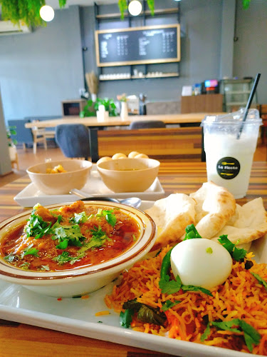La Fiesta Indian Pakistan Thai Cafe n’Restaurant Hatyai (Halal) - การบริการอาหารและที่พัก