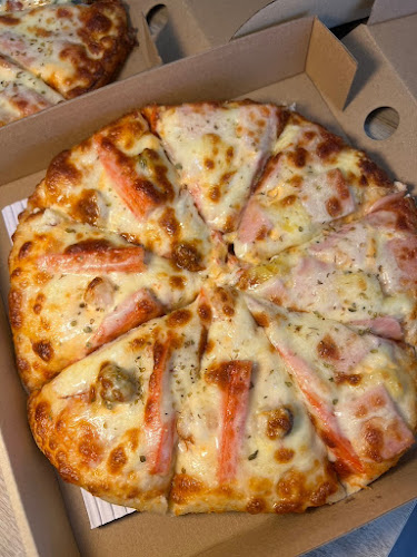 Linda House พิซซ่าลินดาเฮ้าส์ พิษณุโลก - การบริการอาหารและที่พัก