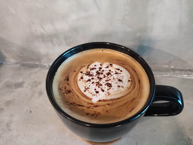 Jitphirom Coffee Roastery (Oldies) - การบริการอาหารและที่พัก