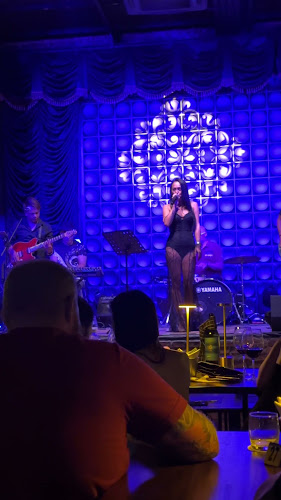 The Factory Phuket - การบริการอาหารและที่พัก