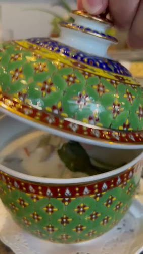 Dick's Café Jomtien - การบริการอาหารและที่พัก