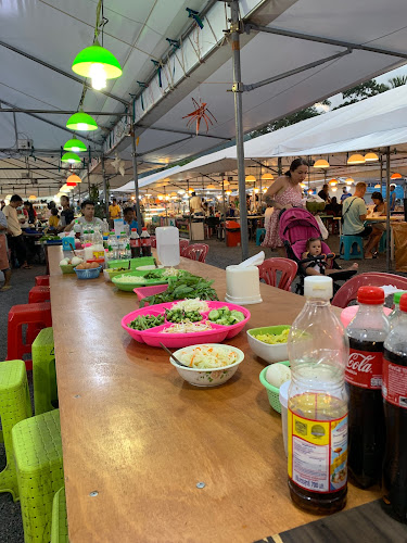 คนเดินหน้า มอ - การบริการอาหารและที่พัก