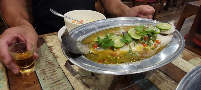 Opinii despre One D Seafood and Restaurant @Rimhan Karonbeach în อำเภอเมืองภูเก็ต - การบริการอาหารและที่พัก