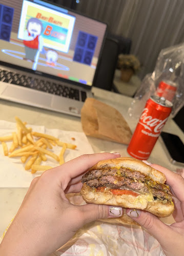 Opinii despre BUCKY BURGER N BUDS în อำเภอบางละมุง - การบริการอาหารและที่พัก