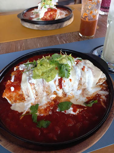 9, 1 ถนน ดีบุก ตำบลตลาดใหญ่ อำเภอเมืองภูเก็ต ภูเก็ต 83000