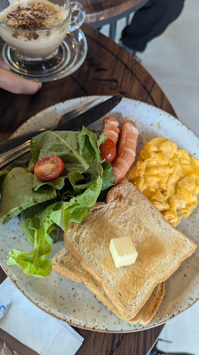 Opinii despre Folk Café Phuket în อำเภอถลาง - การบริการอาหารและที่พัก