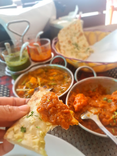 Curry Delight Phuket - การบริการอาหารและที่พัก