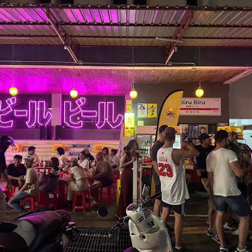 Biru Biru - การบริการอาหารและที่พัก