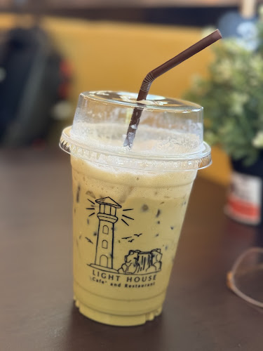 Light House Café ถนนพุทธสาคร