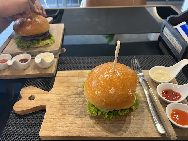 Comentarii opinii despre Burger Saloon