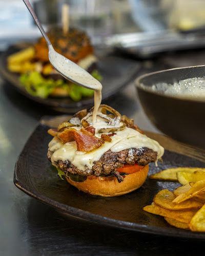 Opinii despre So French Restaurant and Bar în อำเภอกะทู้ - การบริการอาหารและที่พัก