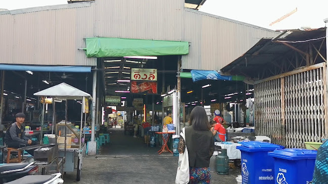 ก๋วยเตี๋ยวไก่ติงลี่ - การบริการอาหารและที่พัก