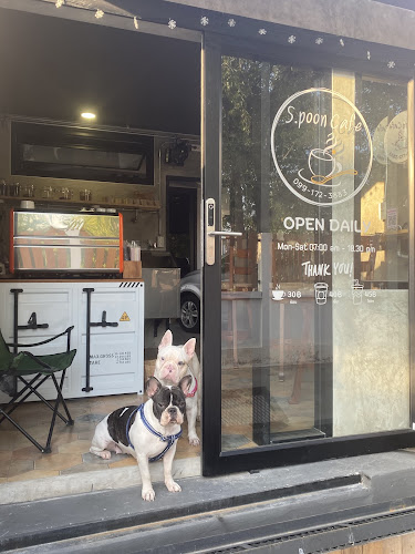 S.poon Cafe' - การบริการอาหารและที่พัก