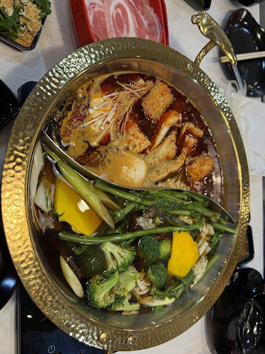 Nira Shabu ขอนแก่น-ตลาดจอมพล - การบริการอาหารและที่พัก