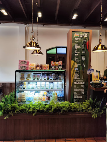 อเมซอนแยกอำเภอ - การบริการอาหารและที่พัก