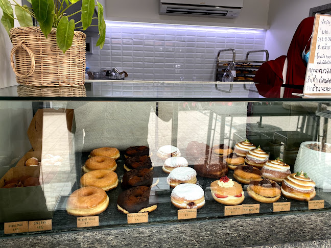 Moon doughnuts & drinks