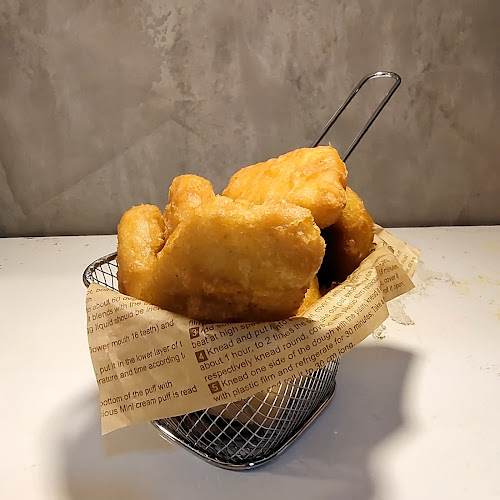 สเต็กคาเฟ่ - การบริการอาหารและที่พัก