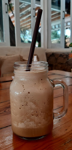 Cave Beach Club - การบริการอาหารและที่พัก