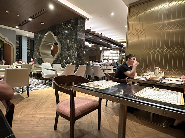 38 ถนน หลวงพ่อฉ้วน ตำบล กะรน อำเภอเมืองภูเก็ต ภูเก็ต 83100