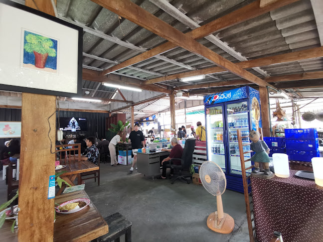 ครัวอภิรัตต์ริมทางรถไฟ - การบริการอาหารและที่พัก