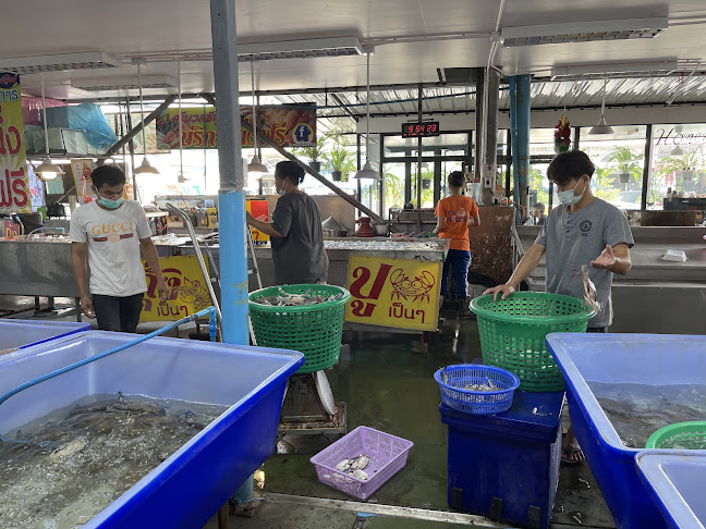 ศรีนวล ตลาดทะเลไทย - การบริการอาหารและที่พัก