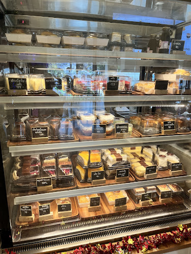 กาแฟชายทุ่ง - การบริการอาหารและที่พัก