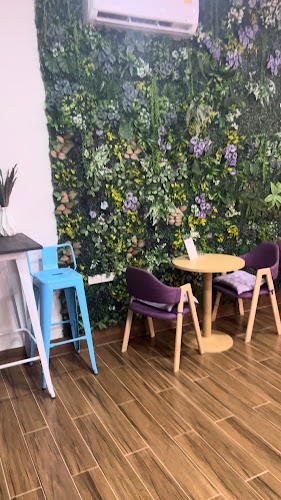 Opinii despre Two Wheels coffee & Scooter for rent în อำเภอเมืองภูเก็ต - การบริการอาหารและที่พัก