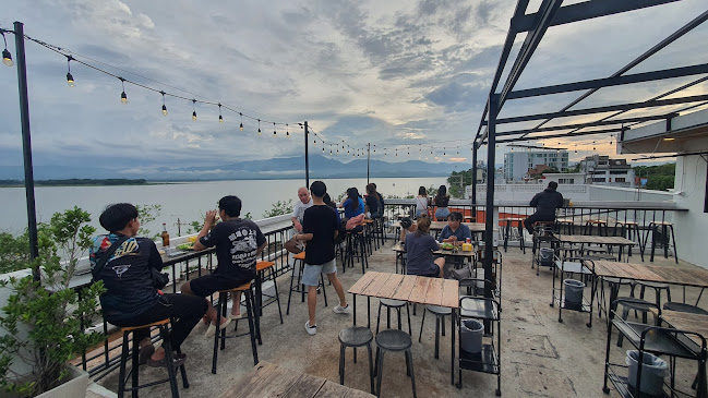 Pheun Rooftop View - การบริการอาหารและที่พัก