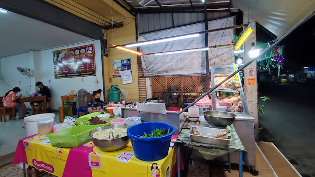 ก๋วยเตี๋ยวเจ๊ส้ม