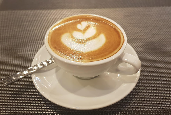 Opinii despre Mayday Coffee & Bar în อำเภอกะทู้ - การบริการอาหารและที่พัก