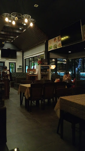 เปี่ยมรักรีสอร์ท - การบริการอาหารและที่พัก