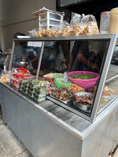 Opinii despre ข้าวแกงหน้าวัดสระแก้ว în อำเภอเมืองนครราชสีมา - การบริการอาหารและที่พัก