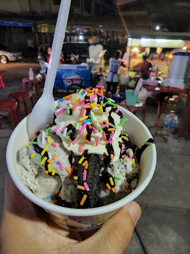 Opinii despre ไอศกรีมโต๊ะแดงนครสวรรค์ în อำเภอเมืองนครสวรรค์ - การบริการอาหารและที่พัก