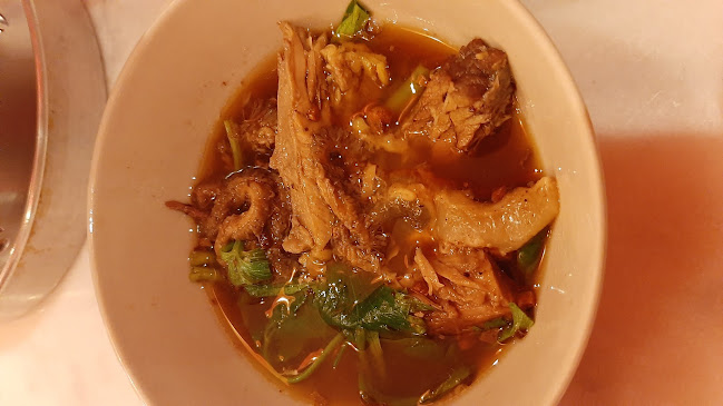 โอสถหม้อไฟ​ เนื้อตุ๋นรสเลิศ - การบริการอาหารและที่พัก