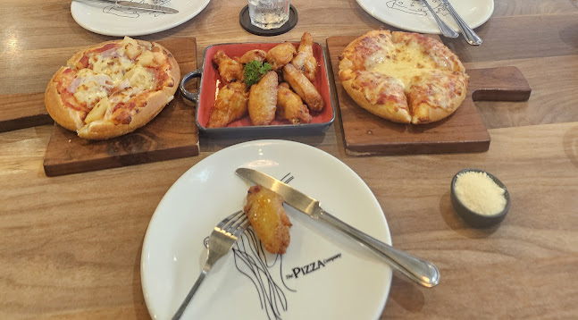 พิซซ่า คอม เซ็นทรัล นครราชสีมา - การบริการอาหารและที่พัก