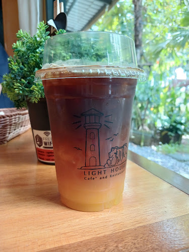 Light House Café ถนนพุทธสาคร - การบริการอาหารและที่พัก