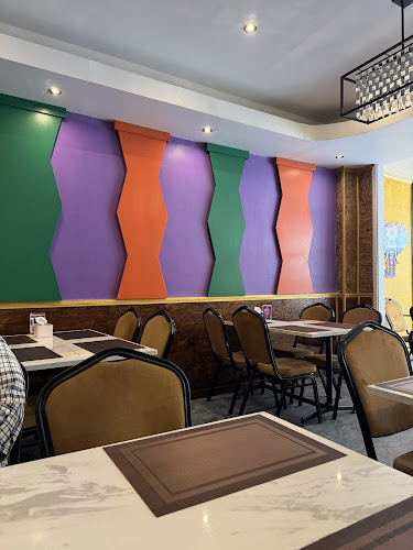 Magic Masala Indian Restaurant - การบริการอาหารและที่พัก