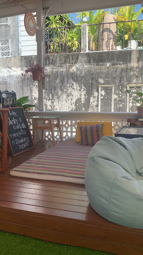 High D'Away Rooftop Bar - การบริการอาหารและที่พัก