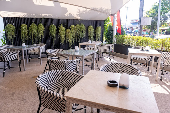 Opinii despre Kindee Pizzeria & Steak House în อำเภอถลาง - การบริการอาหารและที่พัก