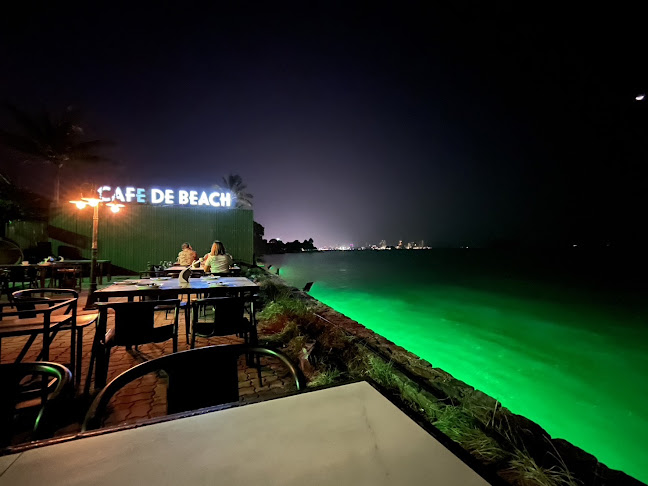 คาเฟ่ เดอ บีช พัทยา - การบริการอาหารและที่พัก