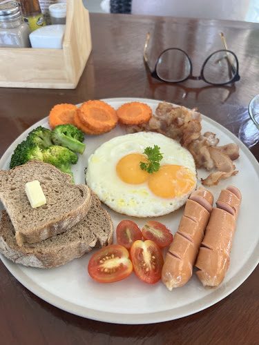 Austin Ribs Phuket - การบริการอาหารและที่พัก