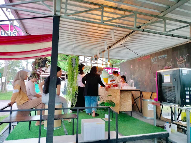 ไอติมบ้านช่าง Coffee & cha - การบริการอาหารและที่พัก