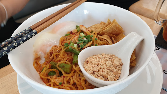 AVA Cafe & Eatery - การบริการอาหารและที่พัก