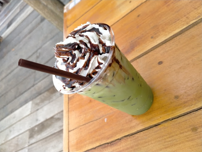 อาณาจักษ์สุวรรณ เนเวอร์แลนด์ - การบริการอาหารและที่พัก