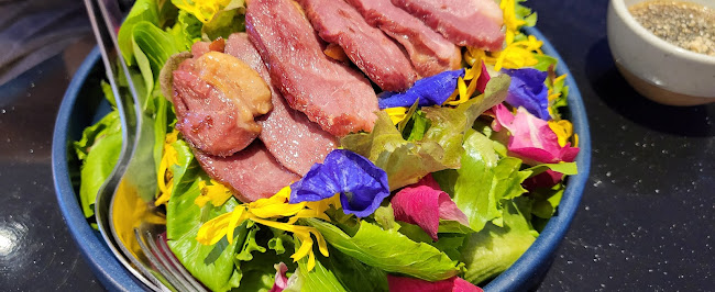 Roasty By Rai Ruen Rom (Asoke) - การบริการอาหารและที่พัก